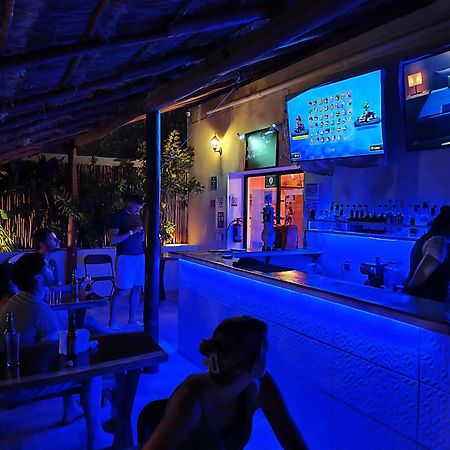New Friends Hostel & Bar Adults Only Valladolid  Eksteriør billede