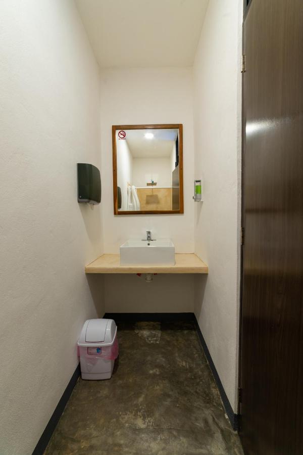New Friends Hostel & Bar Adults Only Valladolid  Eksteriør billede