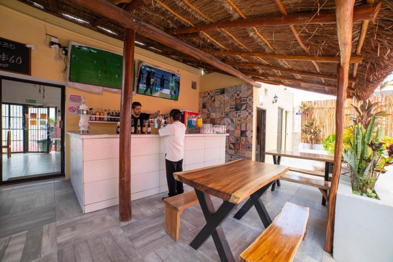 New Friends Hostel & Bar Adults Only Valladolid  Eksteriør billede