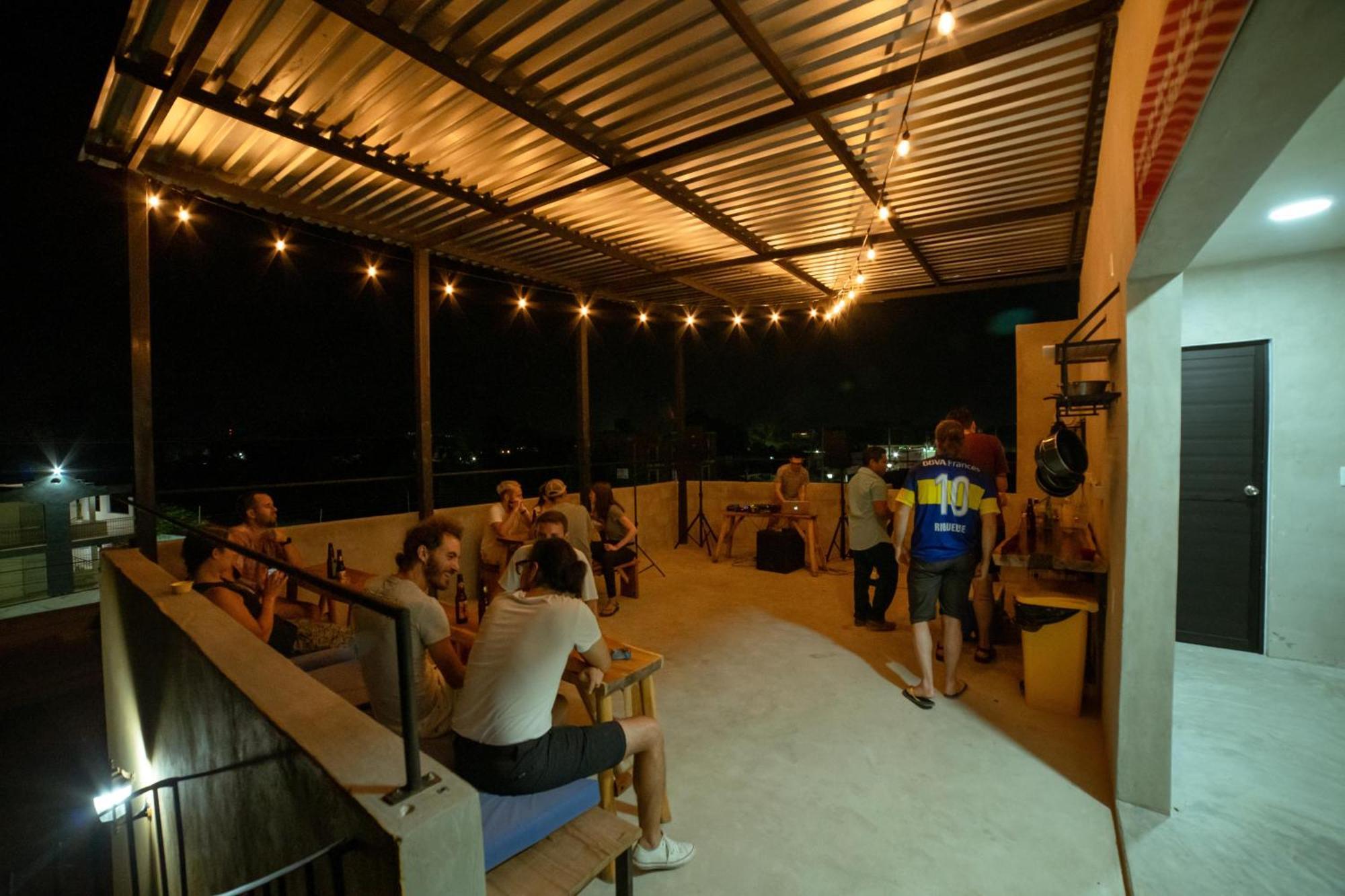 New Friends Hostel & Bar Adults Only Valladolid  Eksteriør billede
