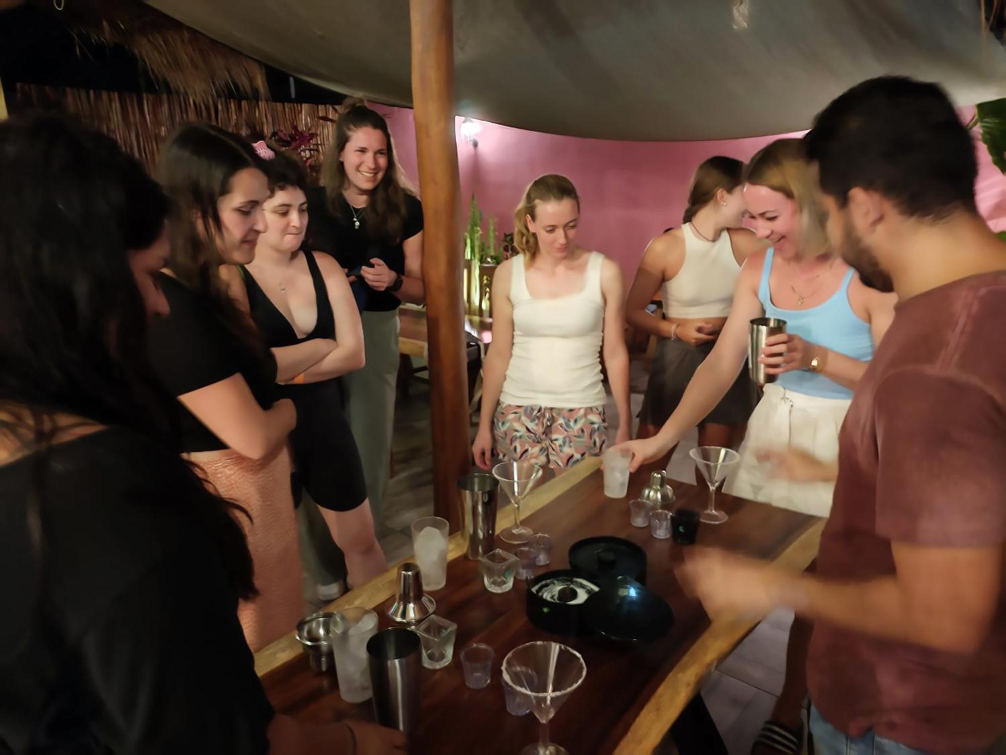 New Friends Hostel & Bar Adults Only Valladolid  Eksteriør billede