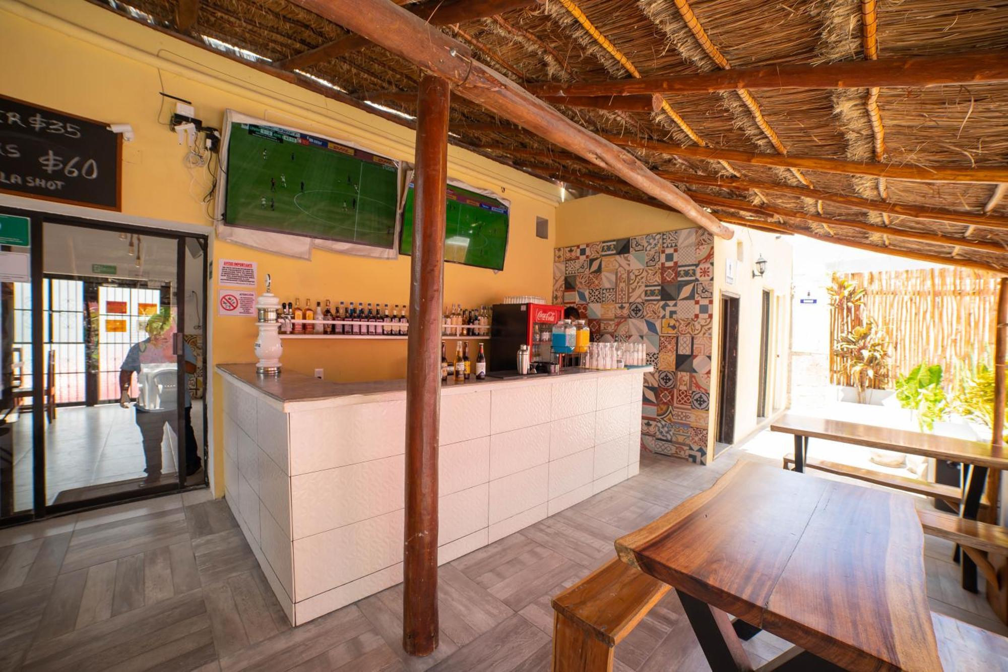 New Friends Hostel & Bar Adults Only Valladolid  Eksteriør billede